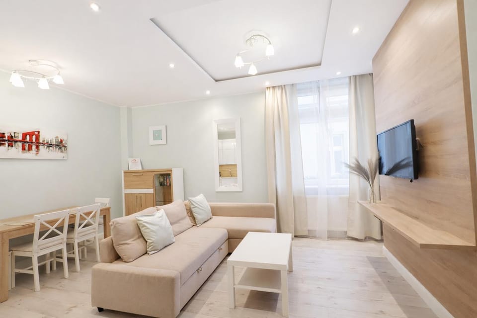 Communal lounge/ TV room, TV and multimedia, Living room, Seating area, Dining area, Evening entertainment