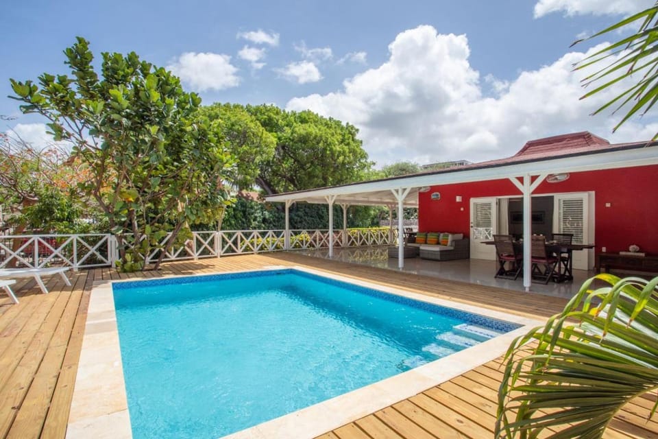 Swimming pool, Swimming pool