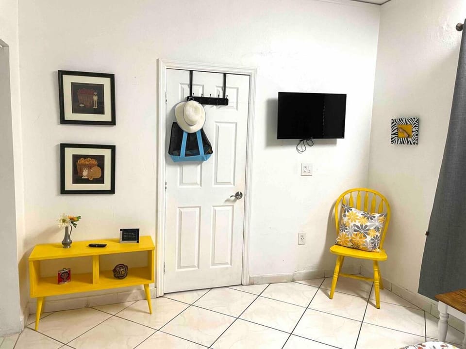 Private Room in the Heart of Calle Ocho Vacation rental in Coral Gables