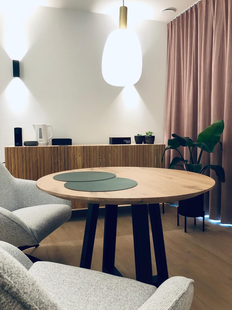 Seating area, Dining area