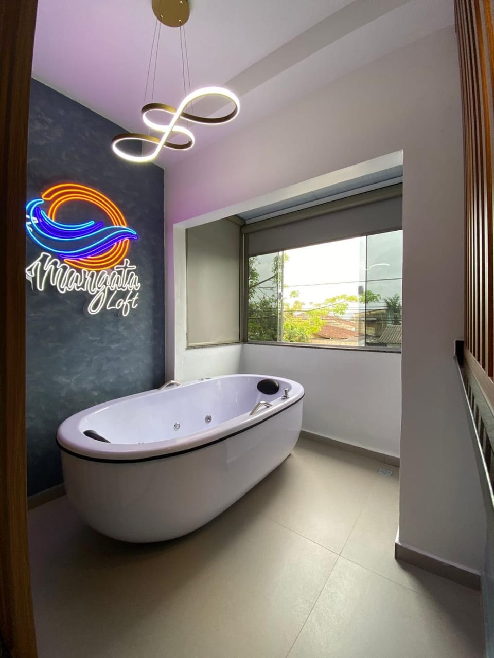Hot Tub, Bath