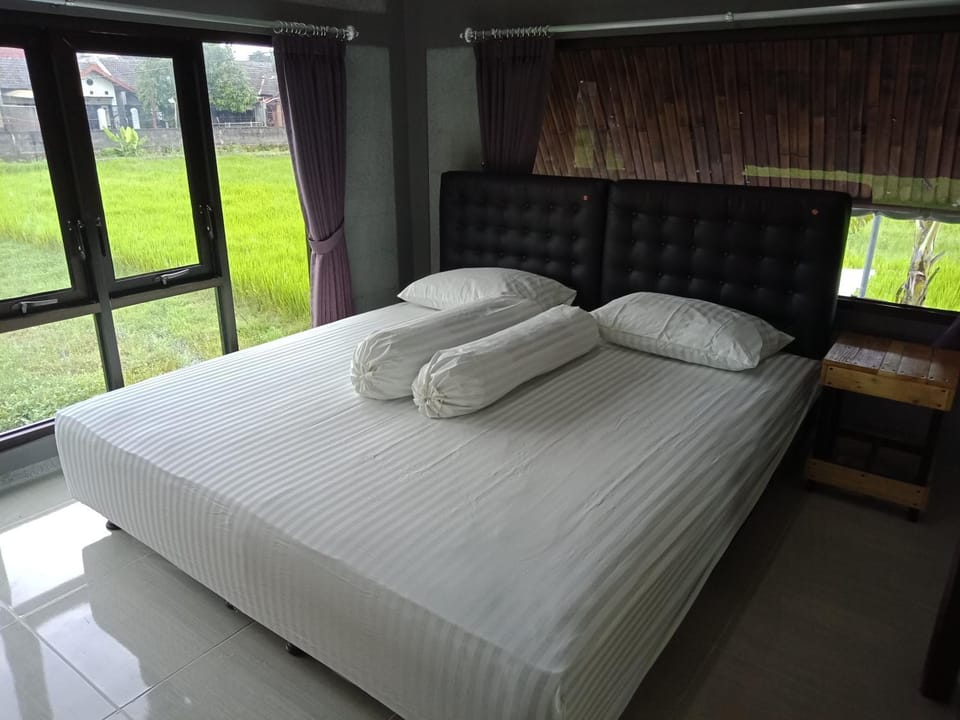 JOGLOPARI GuestHouse room 2 bukan untuk pasangan non pasutri Bed and Breakfast in Special Region of Yogyakarta