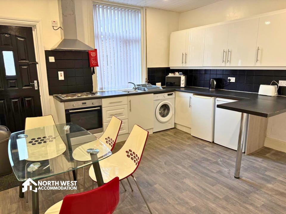 Kitchen or kitchenette, kitchen, kitchen
