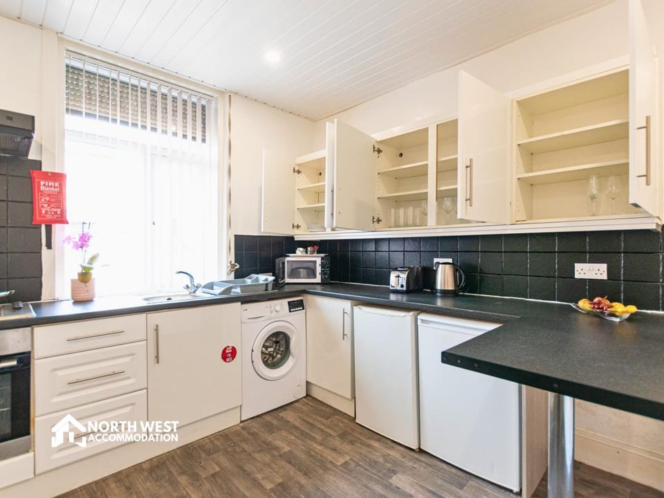 Kitchen or kitchenette, kitchen, kitchen