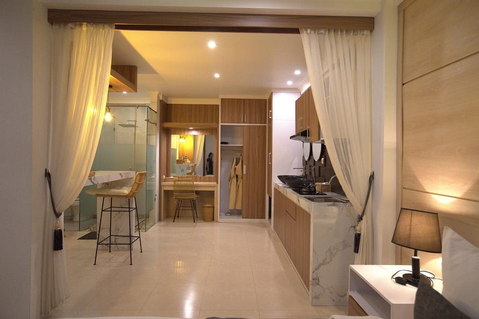 Kitchen or kitchenette, Dining area, wardrobe