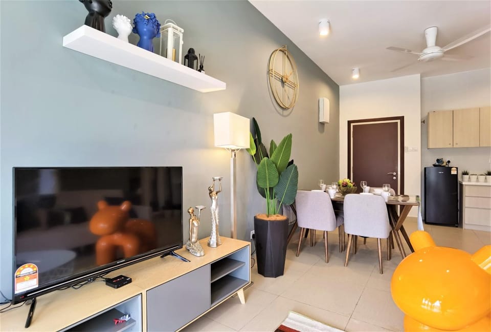 TV and multimedia, Kitchen or kitchenette, Living room, Seating area, Dining area, Communal kitchen