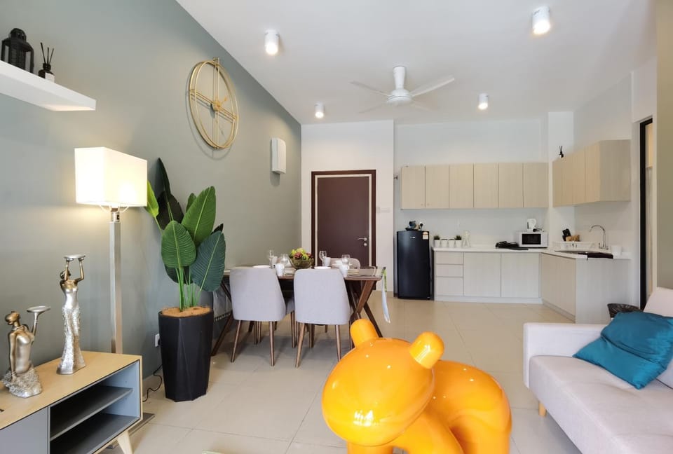 Kitchen or kitchenette, Living room, Seating area, Dining area, Communal kitchen