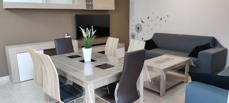 TV and multimedia, Living room, Dining area