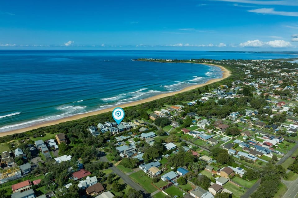 Illaroo Absolute Beachfront with Spa House in Culburra Beach