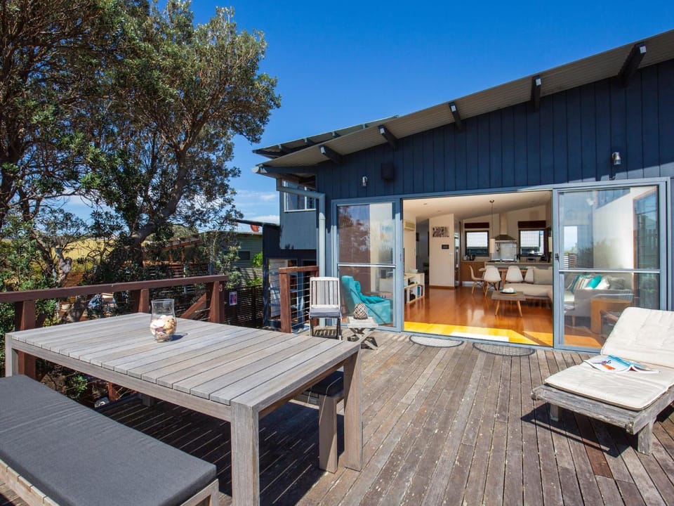 Illaroo Absolute Beachfront with Spa House in Culburra Beach