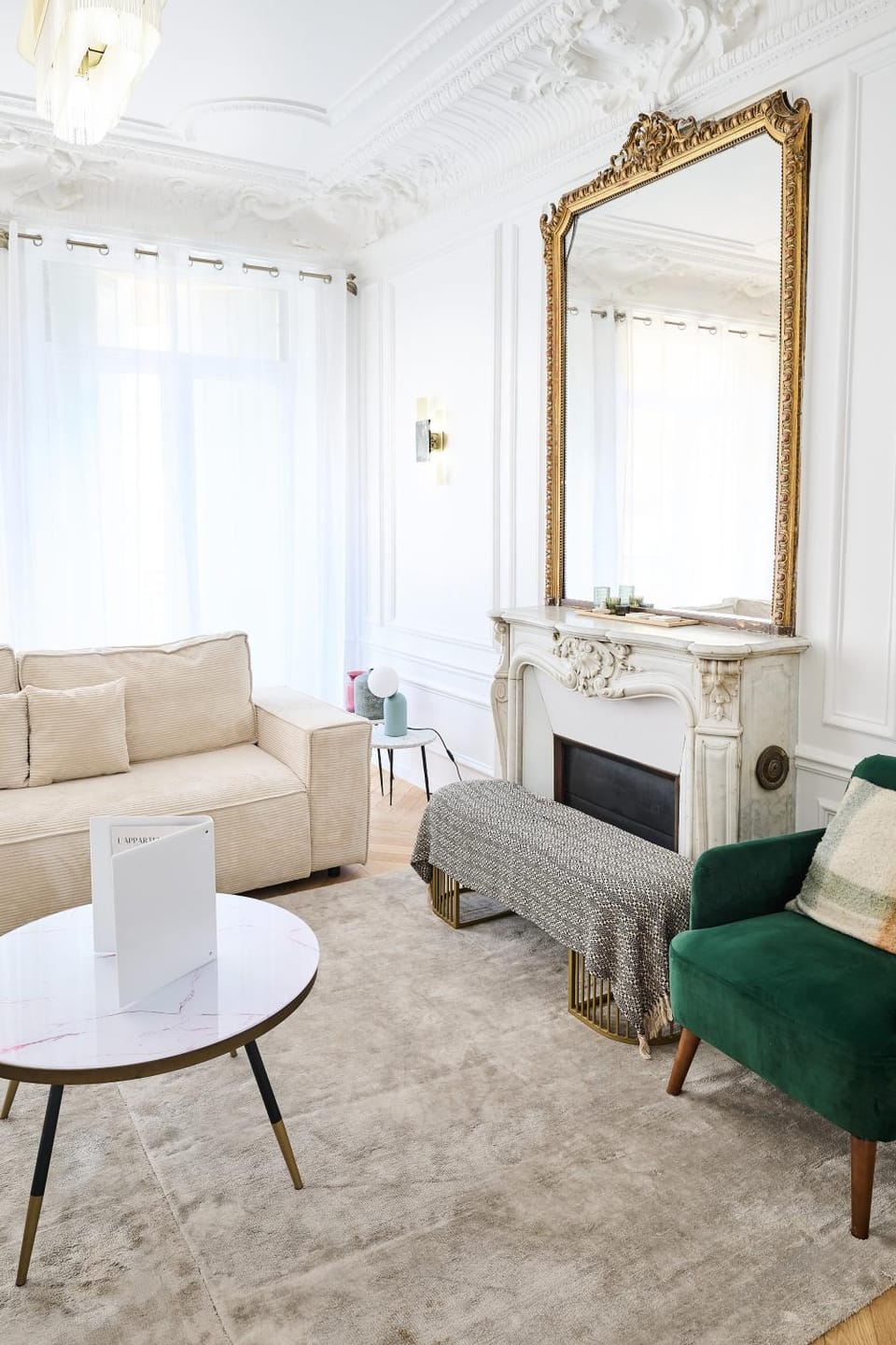Champs Elysées!Montaigne, New Luxurious 6pers flat Apartment in Paris