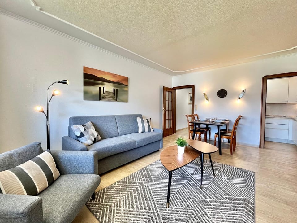 Living room, Photo of the whole room, Seating area, Dining area