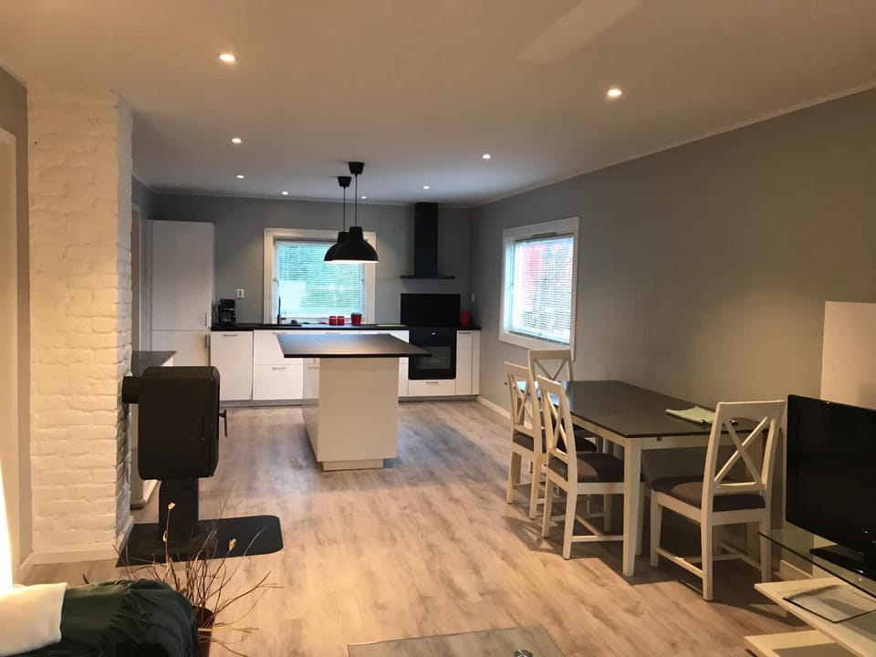 Kitchen or kitchenette, Living room