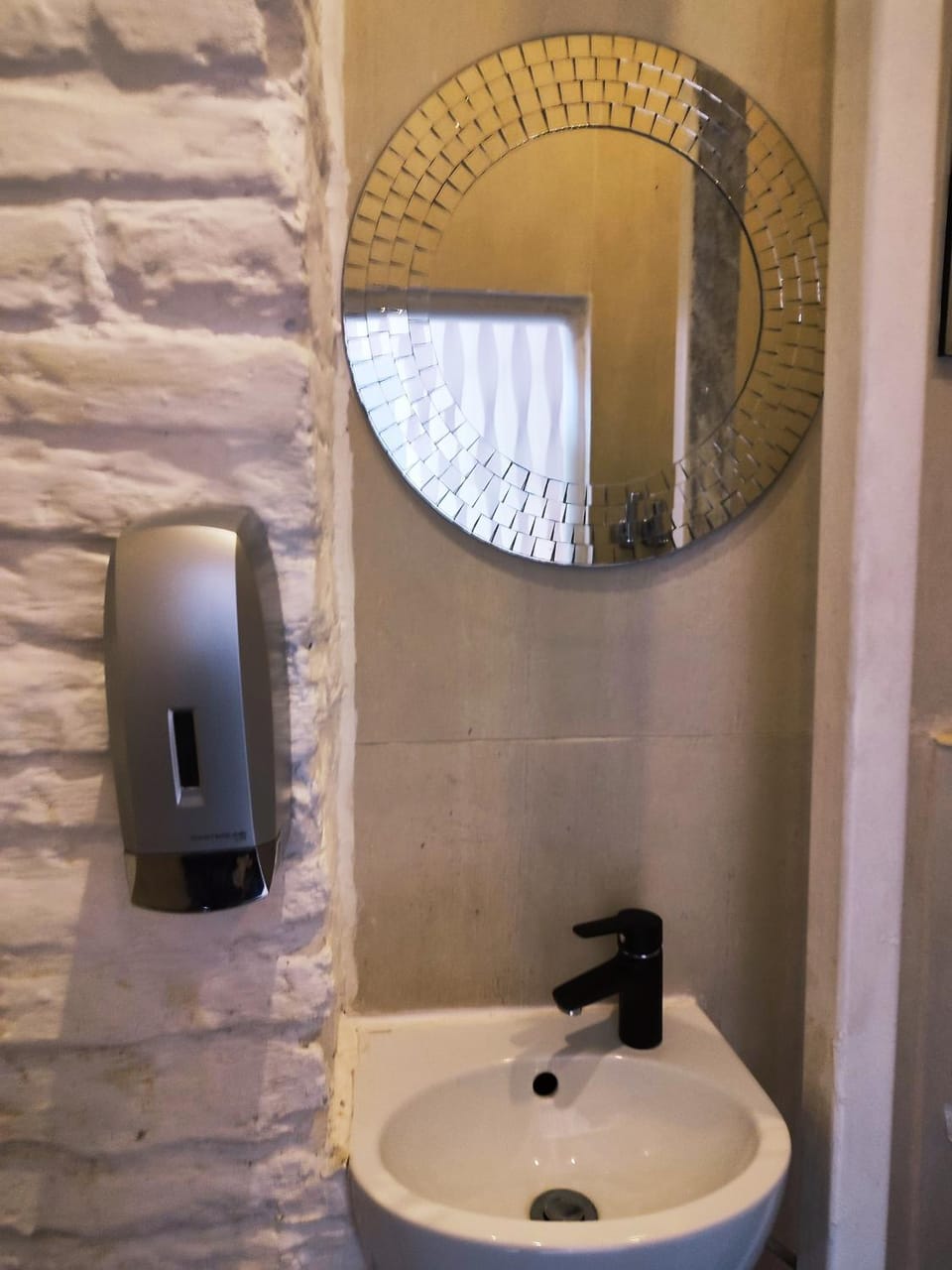 Hoża Apartments and Rooms Hostel in Warsaw