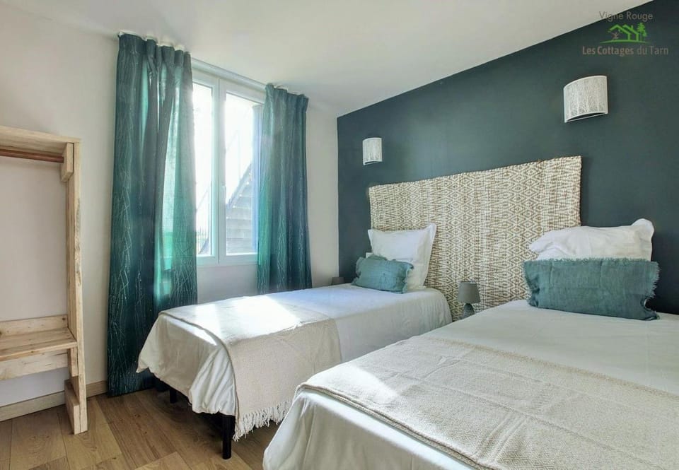 Bed, Photo of the whole room, Bedroom, pet friendly