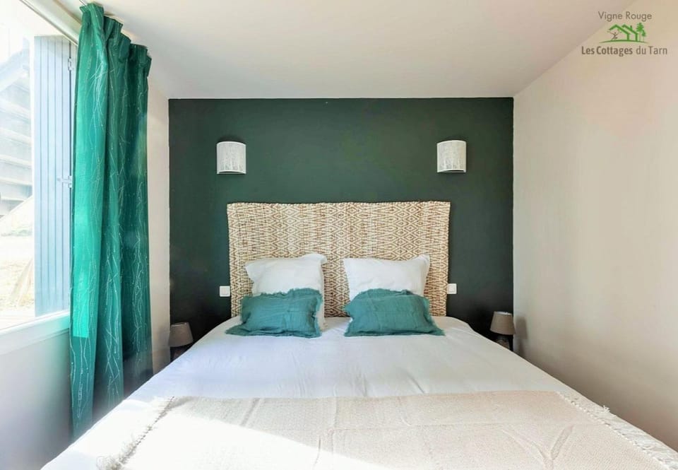 Bed, Photo of the whole room, Bedroom, pet friendly