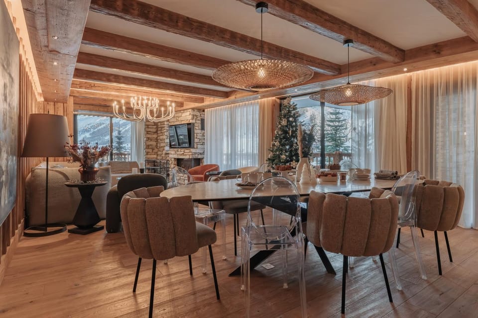 TV and multimedia, Living room, Seating area, Dining area