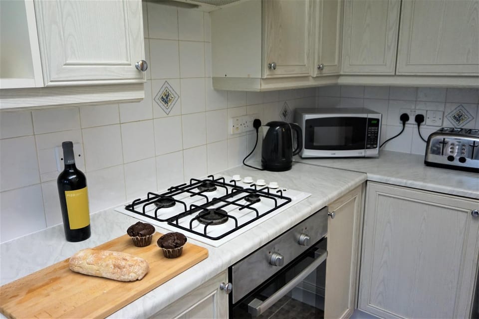 Coffee/tea facilities, Kitchen or kitchenette, Dining area