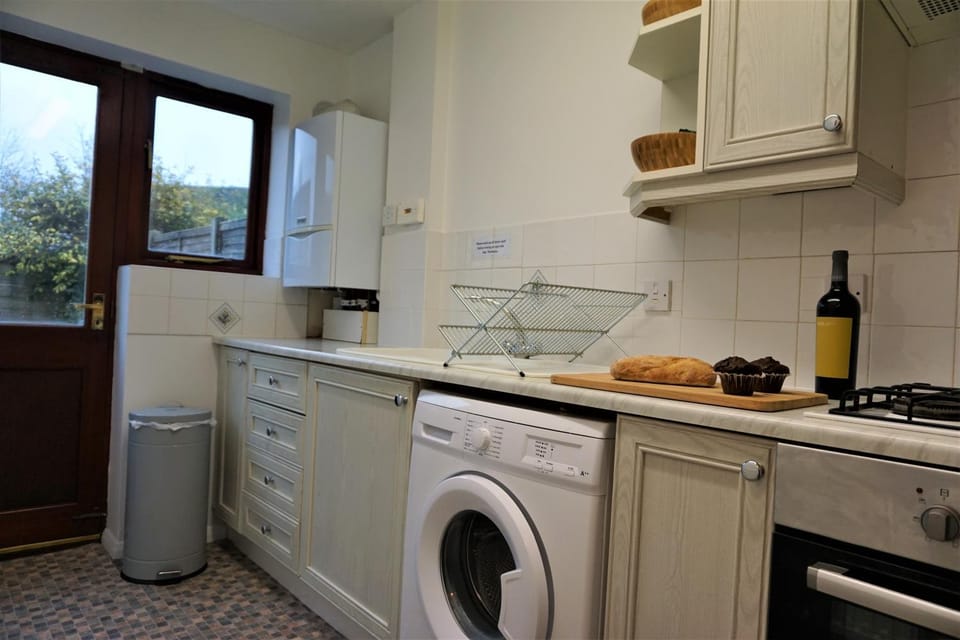 Coffee/tea facilities, Kitchen or kitchenette, Dining area