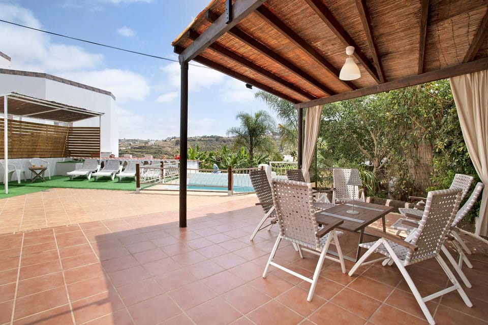 Property building, Balcony/Terrace, Living room