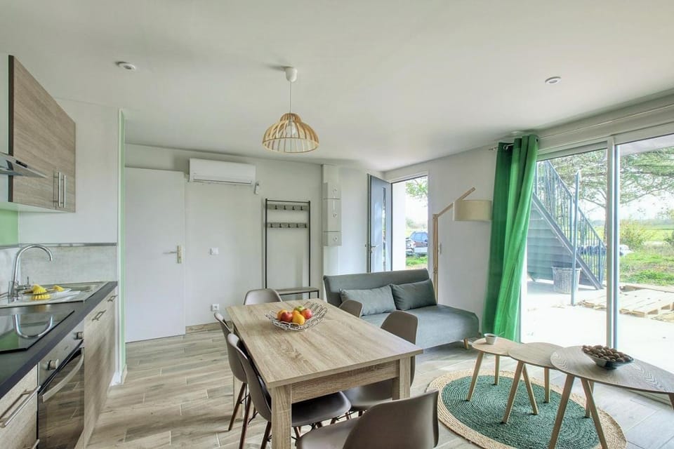 Kitchen or kitchenette, Living room, Seating area, Dining area, oven, pet friendly