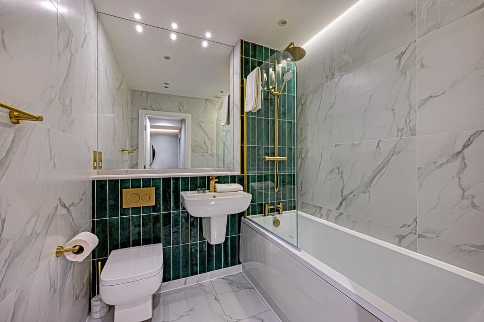 Shower, Toilet, Bathroom, Bath