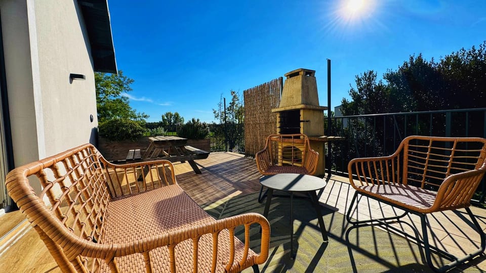 Patio, BBQ facilities