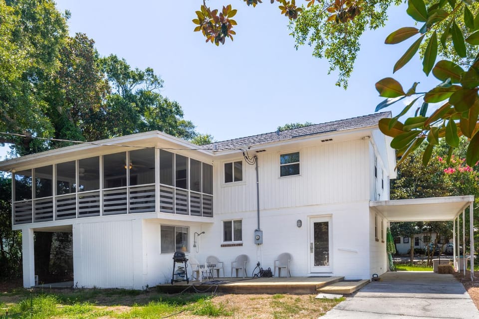 1010 E Ashley - Two Kitchens - Steps to Beach House in Folly Beach
