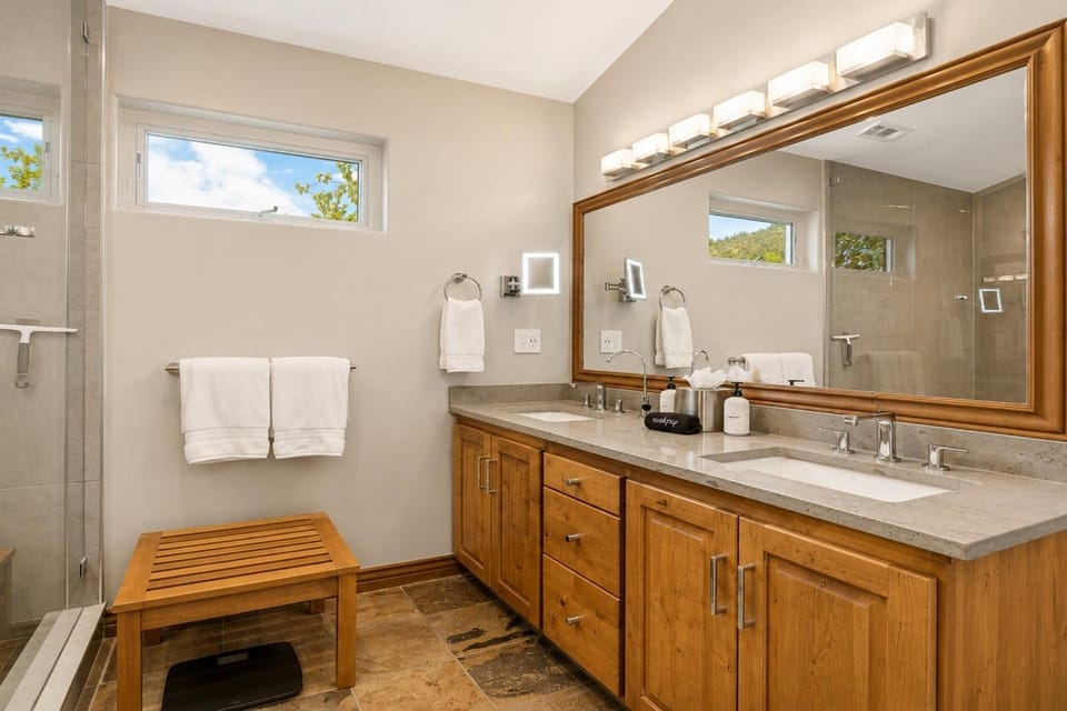 Hot Tub, 2 Mi to Cabriolet Lift: Family Mtn Escape House in Snyderville