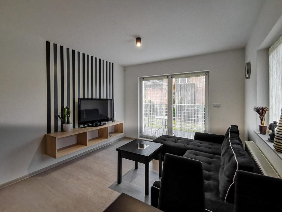 TV and multimedia, Living room, Seating area, Dining area, Evening entertainment, Mountain view