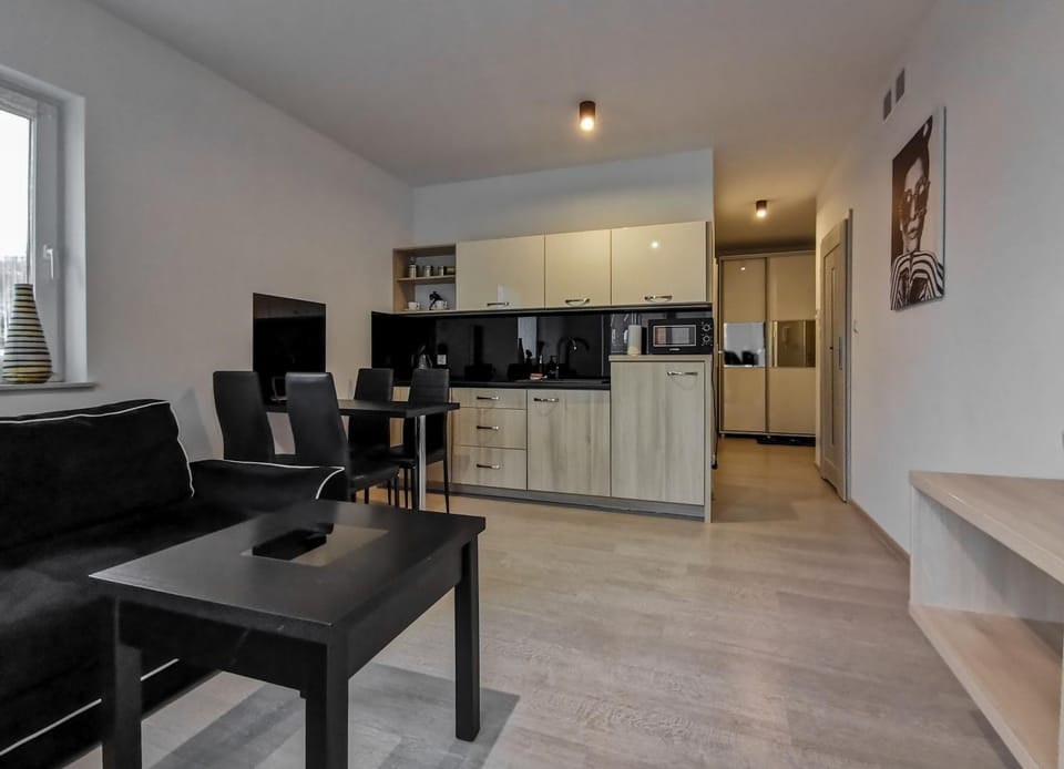 Kitchen or kitchenette, Dining area, dishwasher, minibar, stove