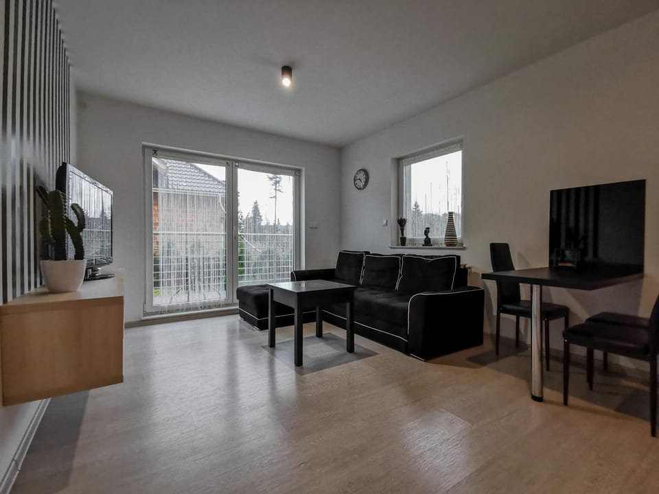 Communal lounge/ TV room, TV and multimedia, Living room, Seating area, Dining area, Evening entertainment, Mountain view