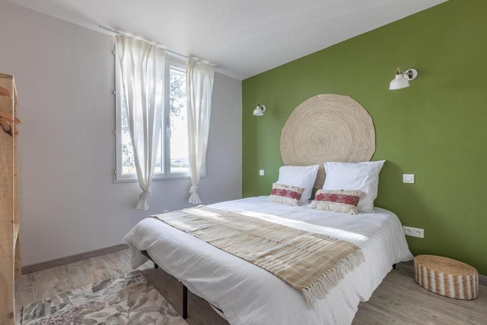Bed, Photo of the whole room, Bedroom, pet friendly, towels