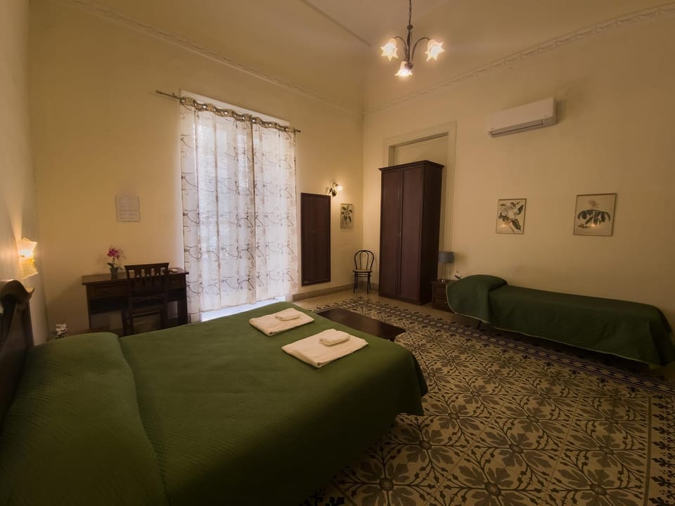Bedroom, air conditioner