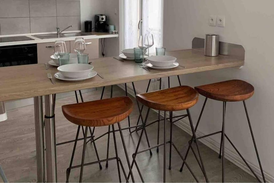 Coffee/tea facilities, Kitchen or kitchenette, Dining area
