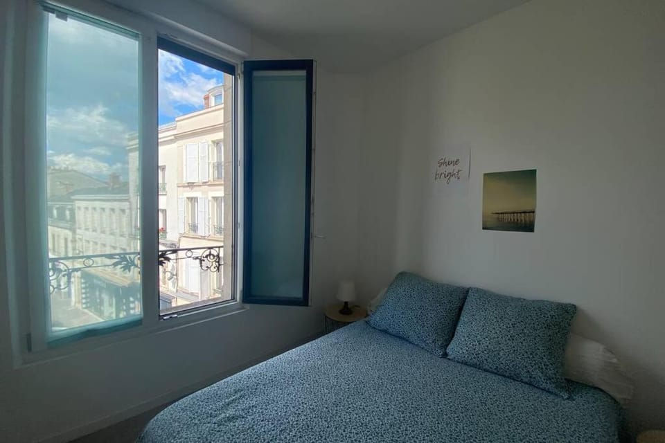 Bed, Bedroom, City view