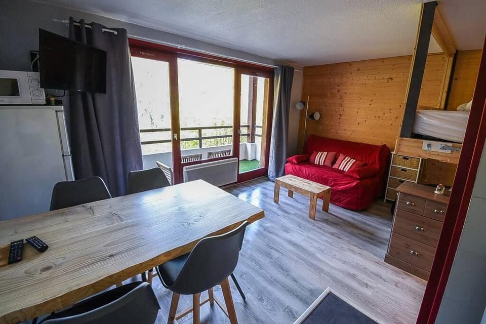 Le Relai S31 - Grand et lumineux studio avec coin montagne 4-6 pers, tout équipé, avec WIFI, à 30m des pistes avec un grand balcon, DRAPS NON COMPRIS Apartment in Haute-Savoie