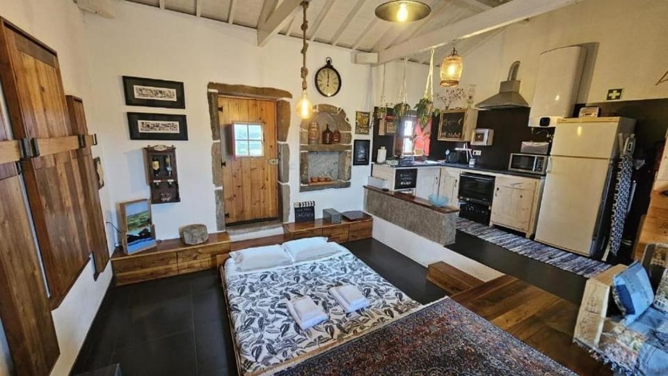 Bed, Kitchen or kitchenette