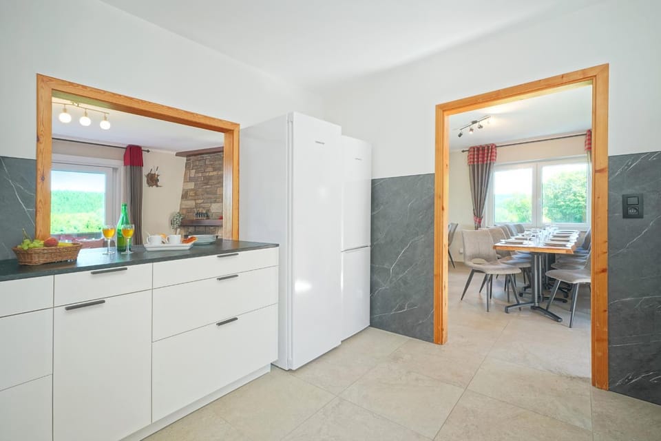 Kitchen or kitchenette, Dining area, oven, stove