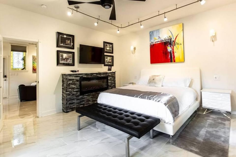 Photo of the whole room, Bedroom