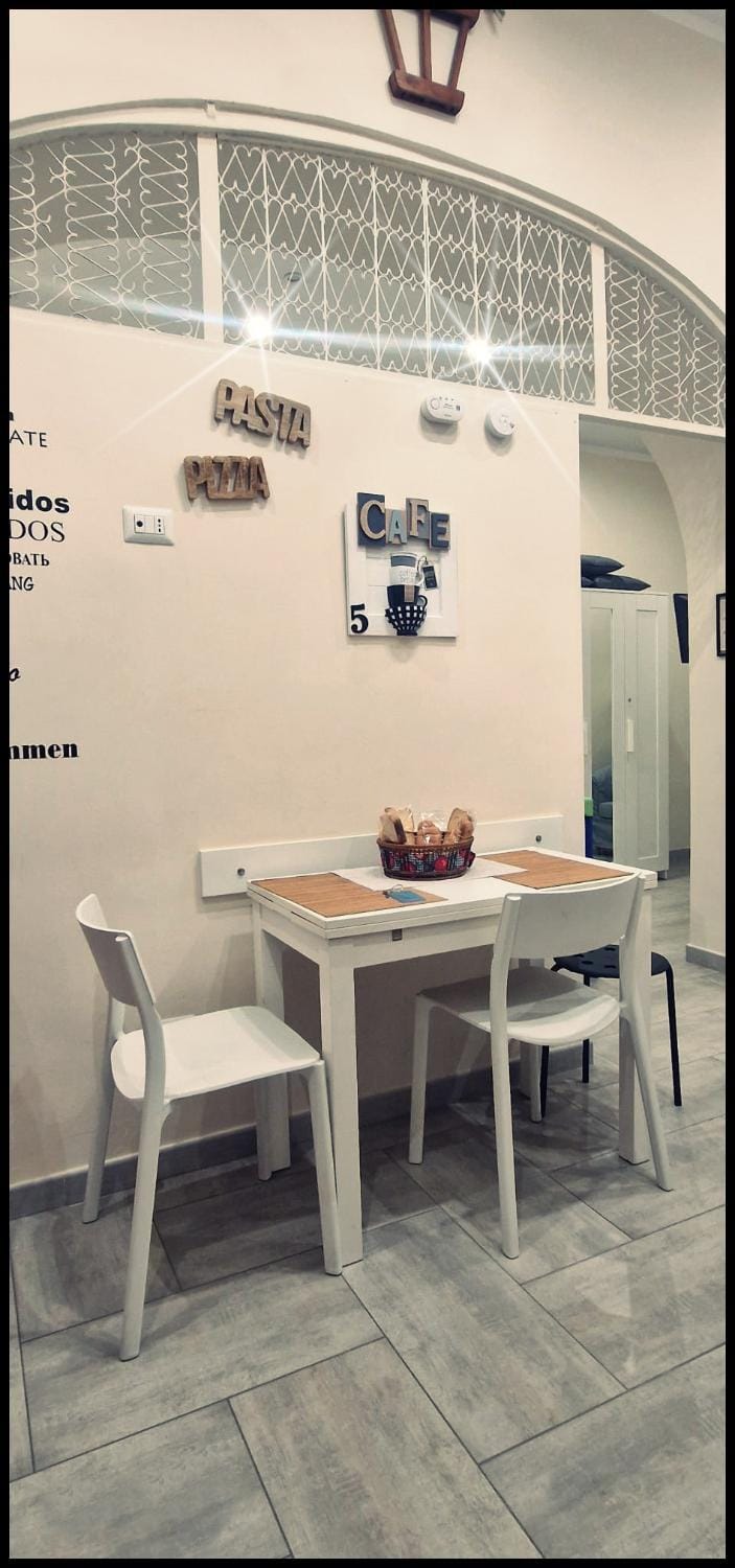 Photo of the whole room, kitchen