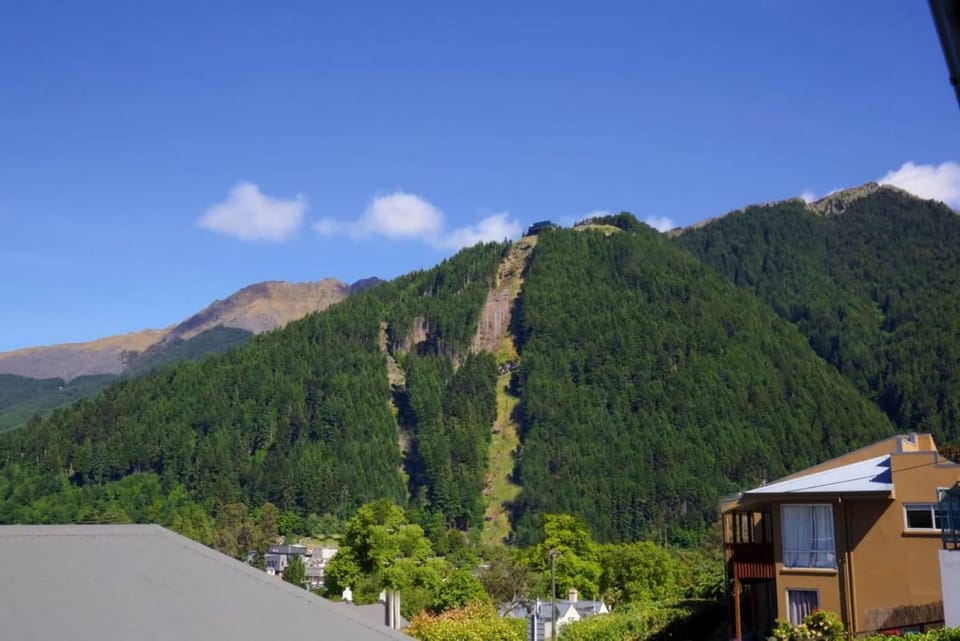 Historic Stone Cottage - Alley Apartment with Spa Apartment in Queenstown