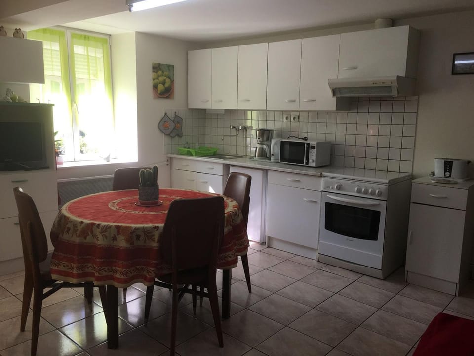 Charmant Gîte en Lorraine, Proche Nancy et Vosges, Terrasse et Confort Tout Équipé - FR-1-584-59 House in Vosges