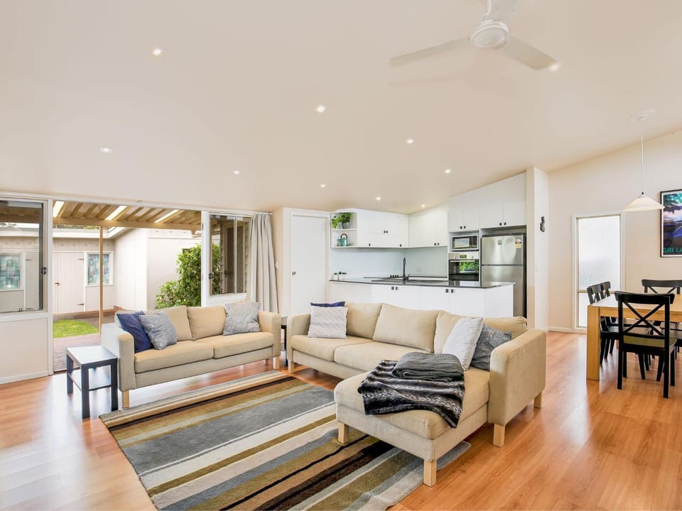 The Deckhouse I Pet Friendly I 2 Mins to Beach House in Culburra Beach