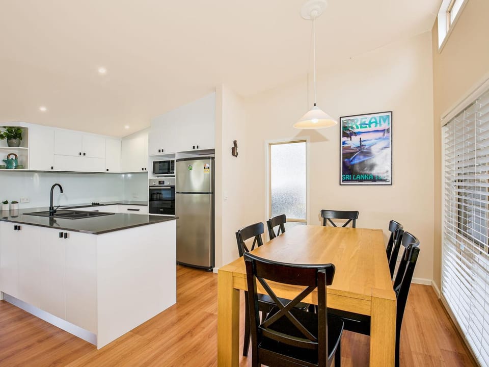 The Deckhouse I Pet Friendly I 2 Mins to Beach House in Culburra Beach