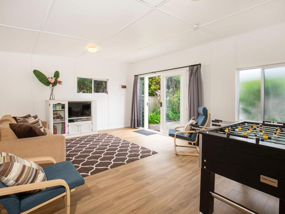 The Deckhouse I Pet Friendly I 2 Mins to Beach House in Culburra Beach