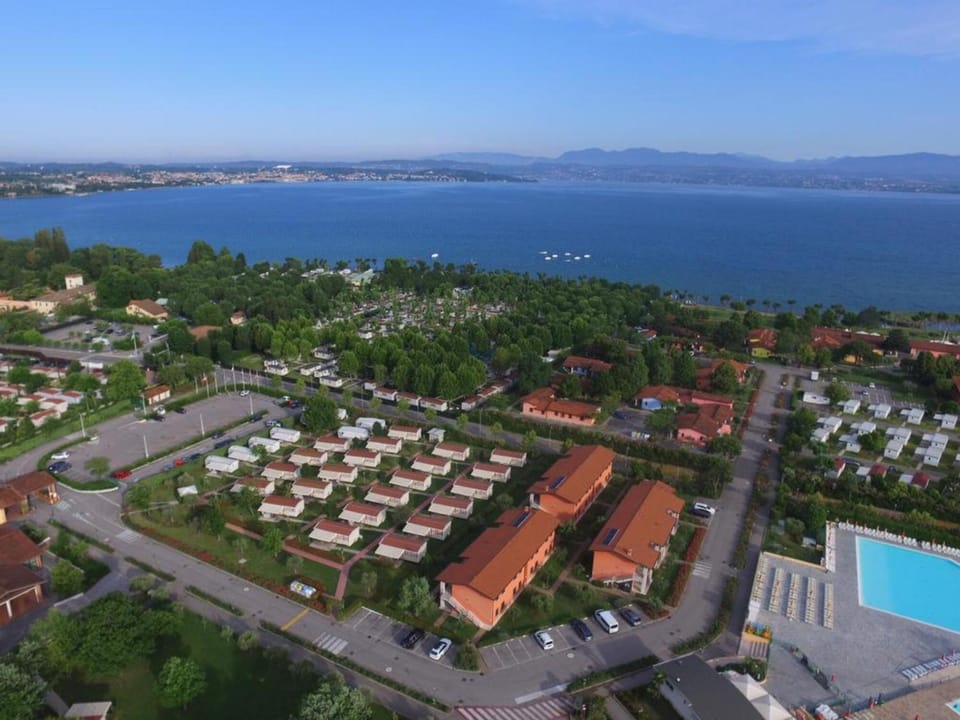 Bird's eye view, Lake view