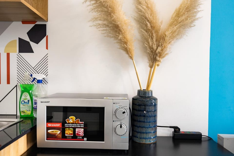 Kitchen or kitchenette, minibar