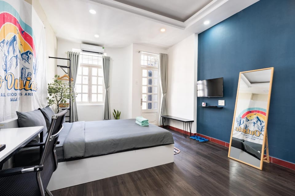 Bed, Day, TV and multimedia, Living room, Photo of the whole room, Seating area, Bedroom, towels, air conditioner