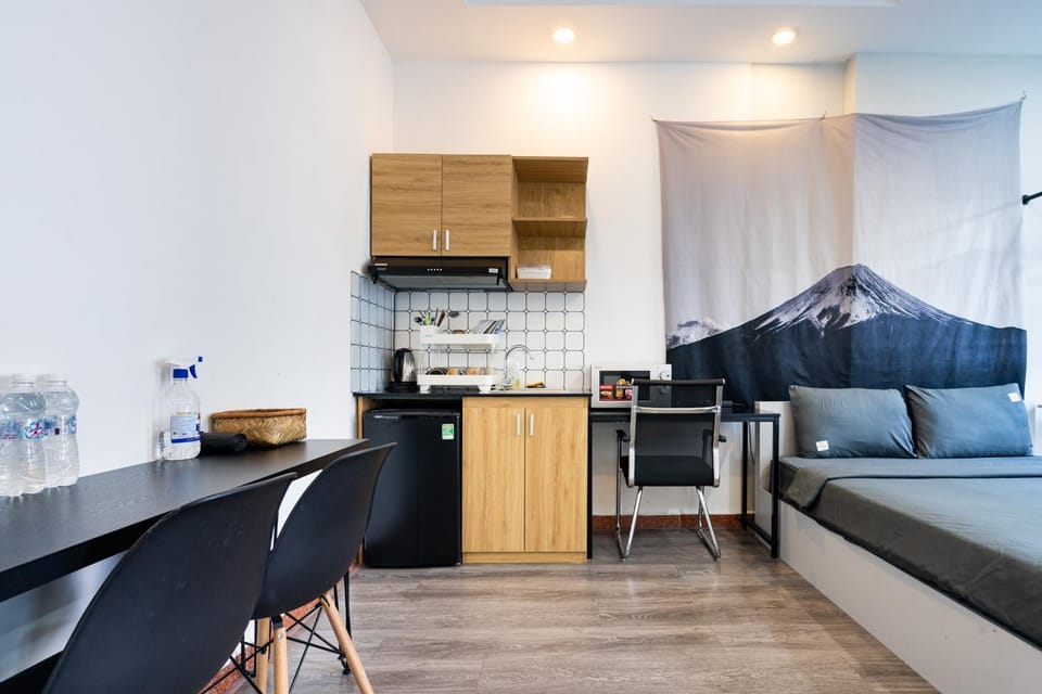 Kitchen or kitchenette, Seating area, Dining area, Non alcoholic drinks, minibar, stove